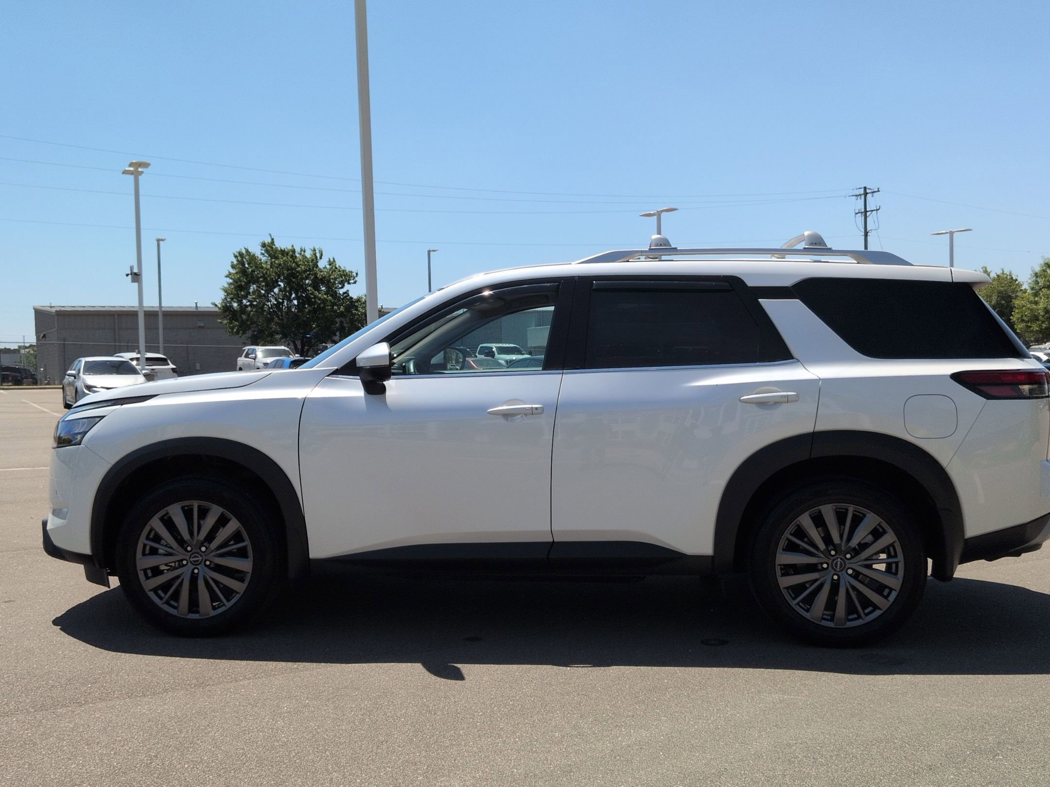 Used 2025 Nissan Pathfinder SL w/ SL Premium Package AWD/4WD image 7