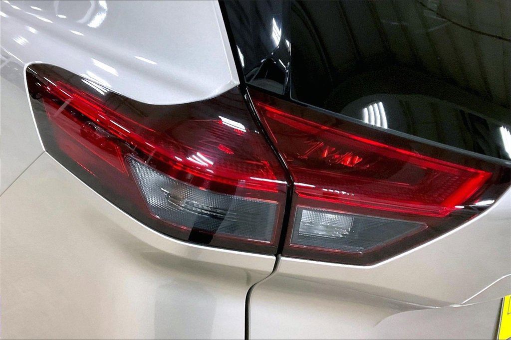 Used 2023 Nissan Rogue Platinum w/ Platinum Premium Package image 28