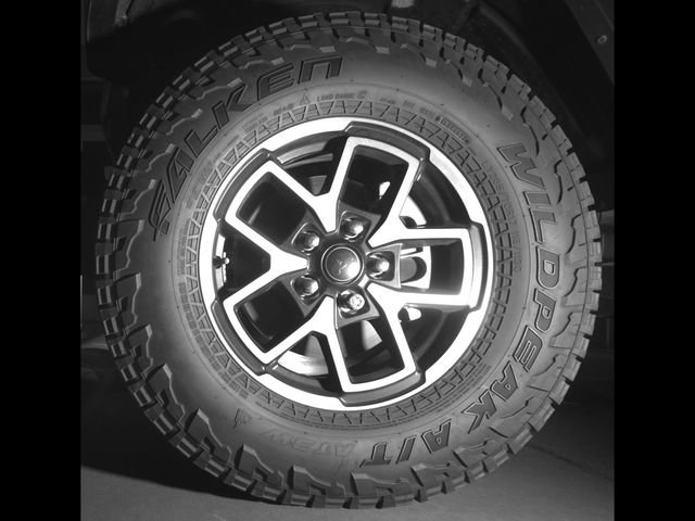 Used 2024 Jeep Gladiator Rubicon AWD/4WD image 9