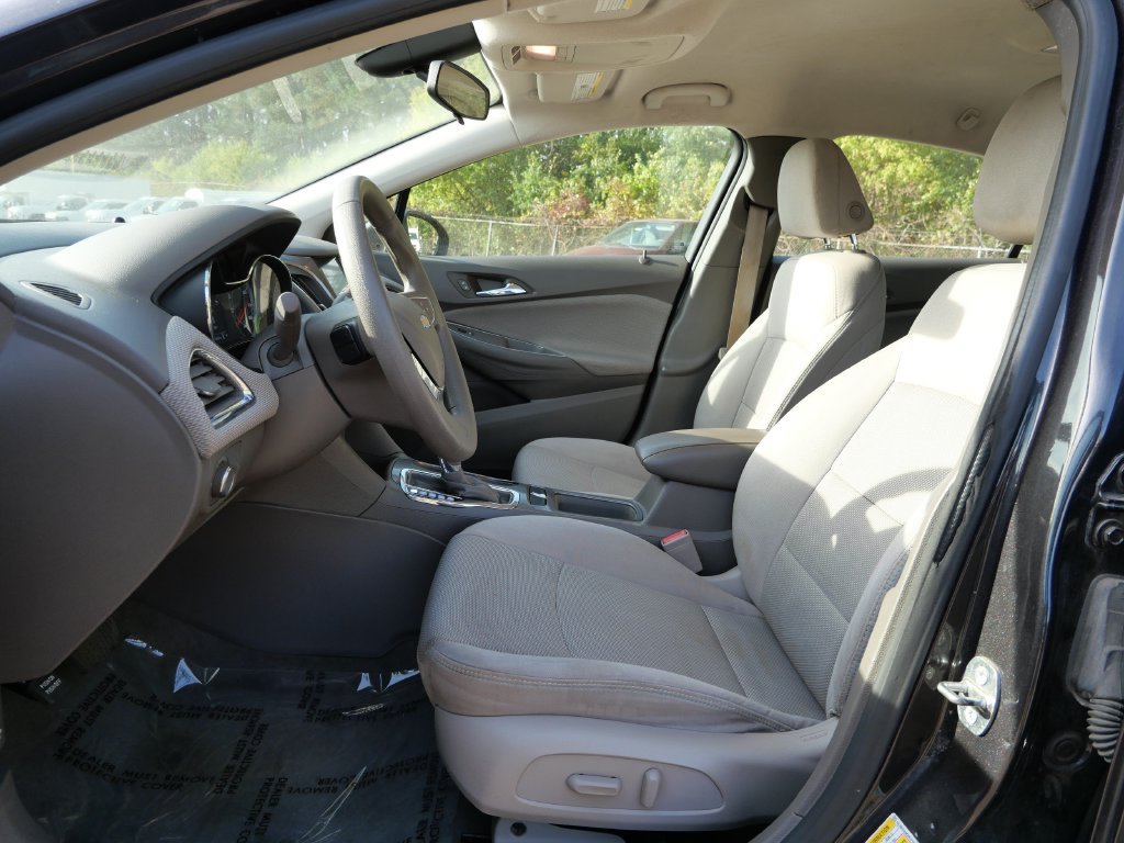 Used 2017 Chevrolet Cruze LT w/ Convenience Package FWD image 21