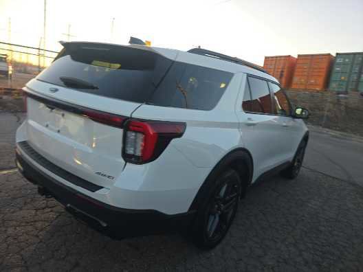 Certified 2025 Ford Explorer ST-Line w/ Premium Package image 3