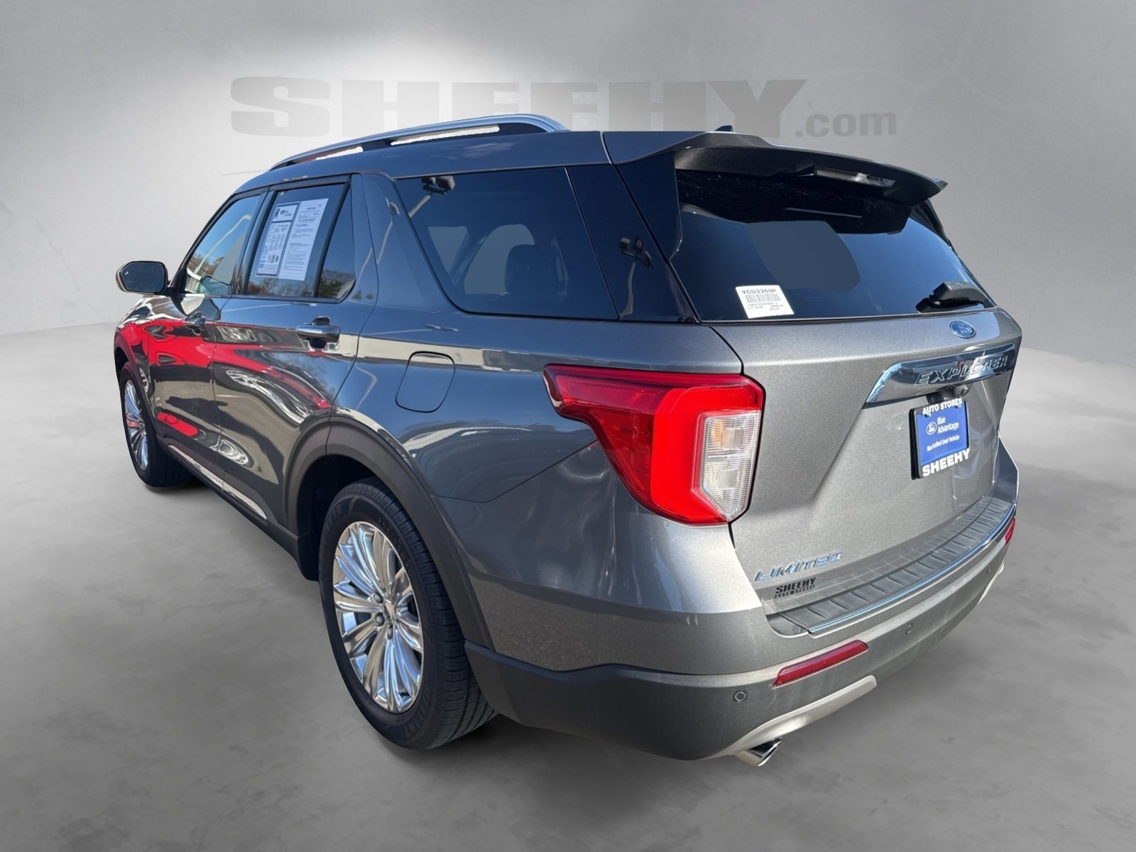 Certified 2022 Ford Explorer Limited w/ Equipment Group 301A image 3