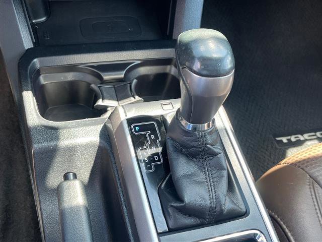 Used 2017 Toyota Tacoma Limited w/ Tow Package AWD/4WD image 16