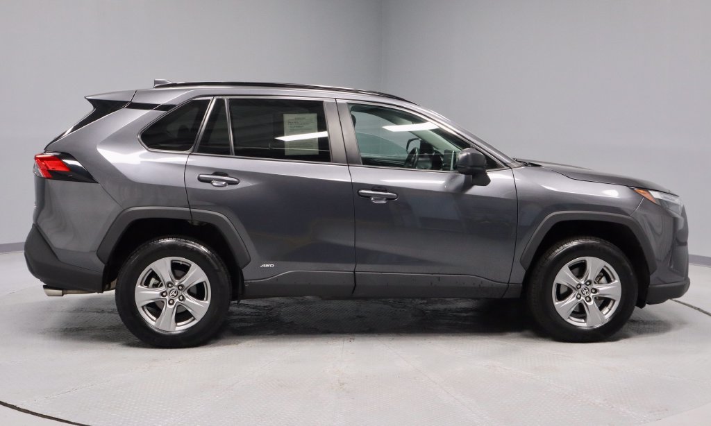 Used 2023 Toyota RAV4 LE AWD/4WD image 5