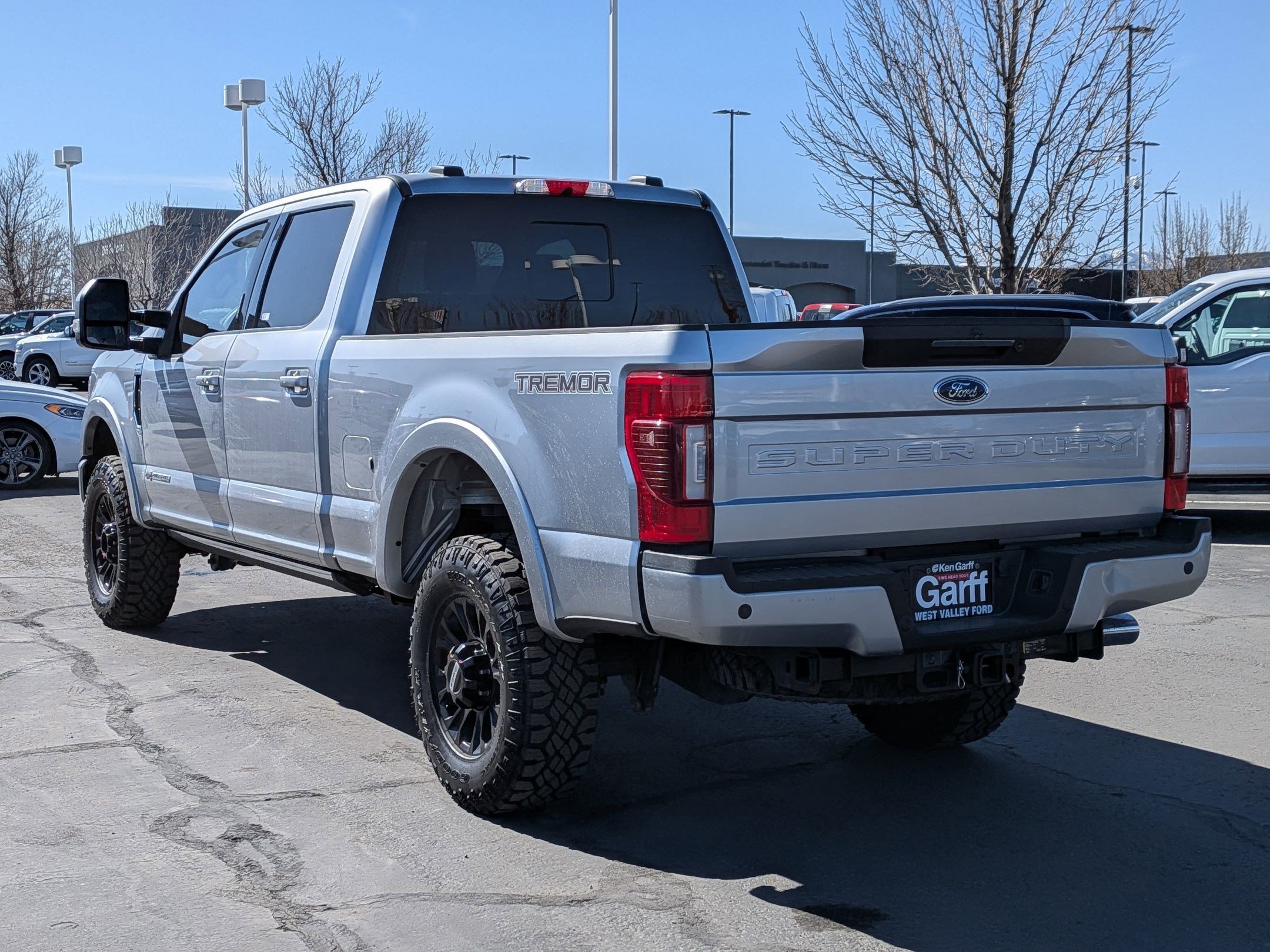 Certified 2022 Ford F350 Lariat w/ Tremor Off-Road Package image 8