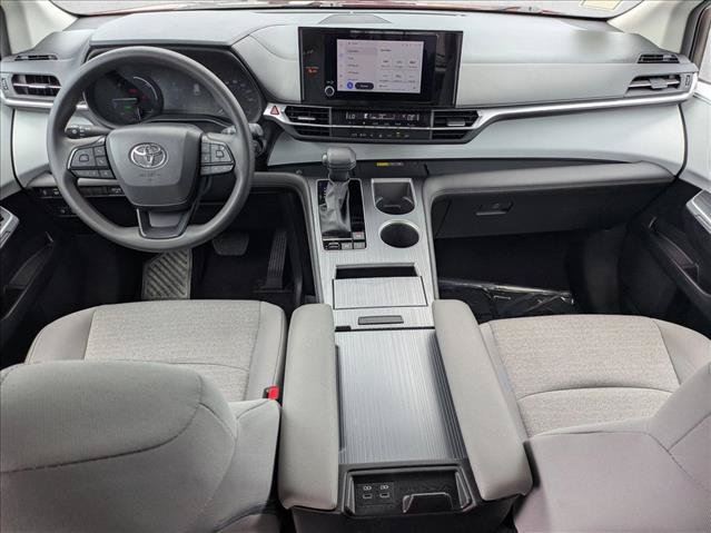 Used 2025 Toyota Sienna LE w/ LE Plus Package AWD/4WD image 17