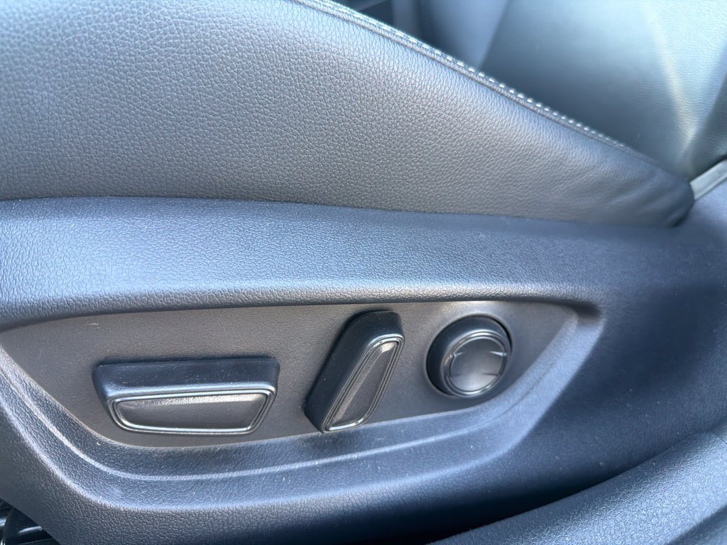 Used 2025 Toyota Camry SE FWD image 13