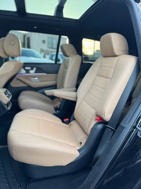 Used 2025 Mercedes-Benz GLS 580 4MATIC image 23