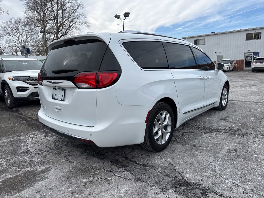 Used 2019 Chrysler Pacifica Touring-L Plus w/ Tire & Wheel Group image 3