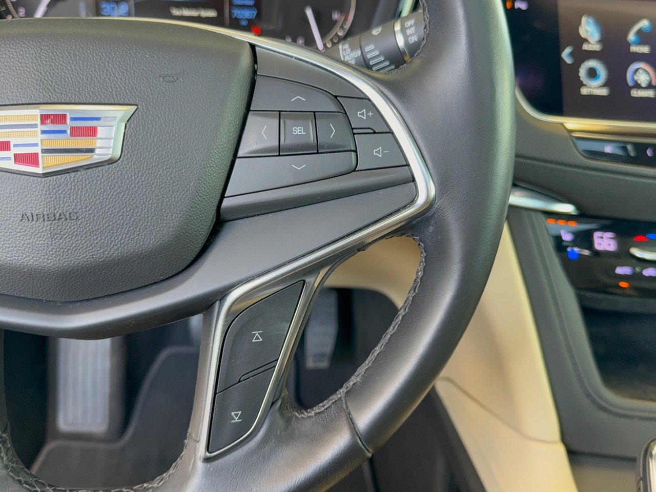 Used 2018 Cadillac XT5 Premium Luxury FWD image 19