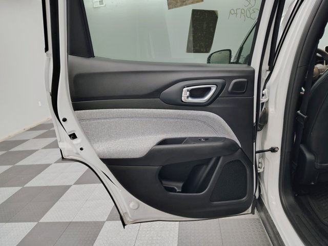 Used 2025 Jeep Compass Latitude w/ Sun & Sound Group AWD/4WD image 11