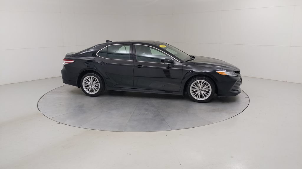 Used 2018 Toyota Camry XLE FWD image 11
