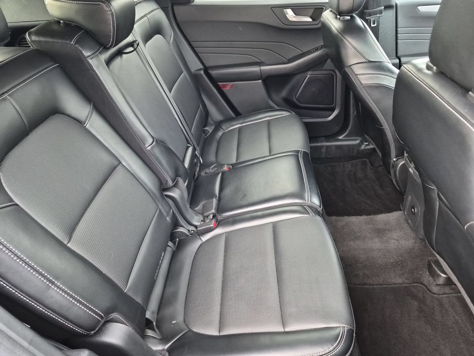Certified 2024 Ford Escape Platinum AWD/4WD image 30
