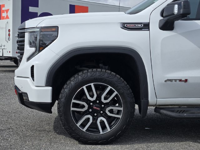 Used 2024 GMC Sierra 1500 AT4 w/ Technology Package AWD/4WD image 9