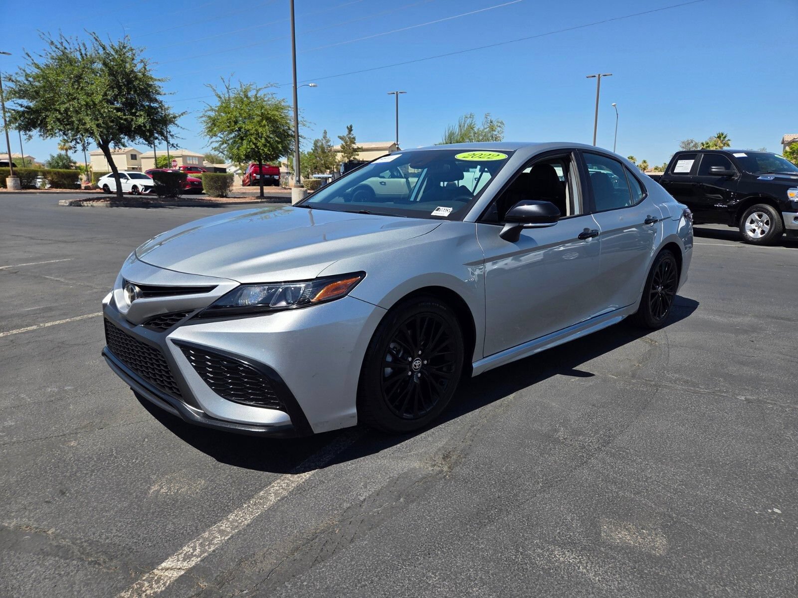 Used 2022 Toyota Camry SE FWD image 2