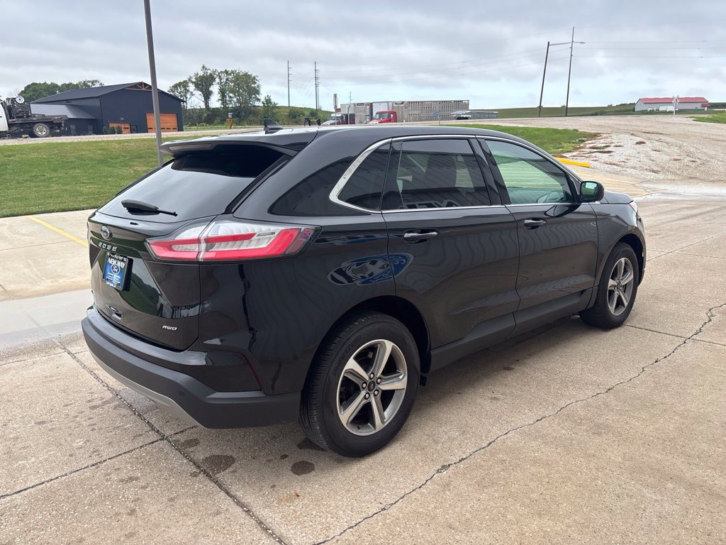 Certified 2023 Ford Edge SEL w/ Convenience Package AWD/4WD image 4