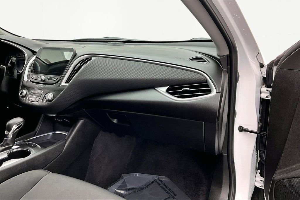 Used 2025 Chevrolet Malibu LT FWD image 17