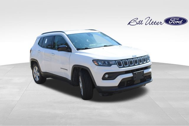 Used 2022 Jeep Compass Latitude w/ Convenience Group FWD image 3