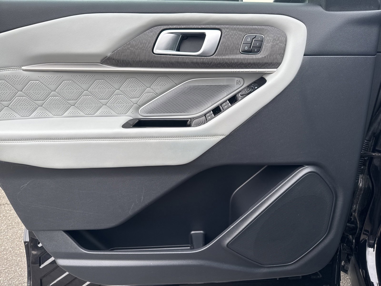 Certified 2025 Ford Explorer Platinum w/ LUX Leather Package image 26