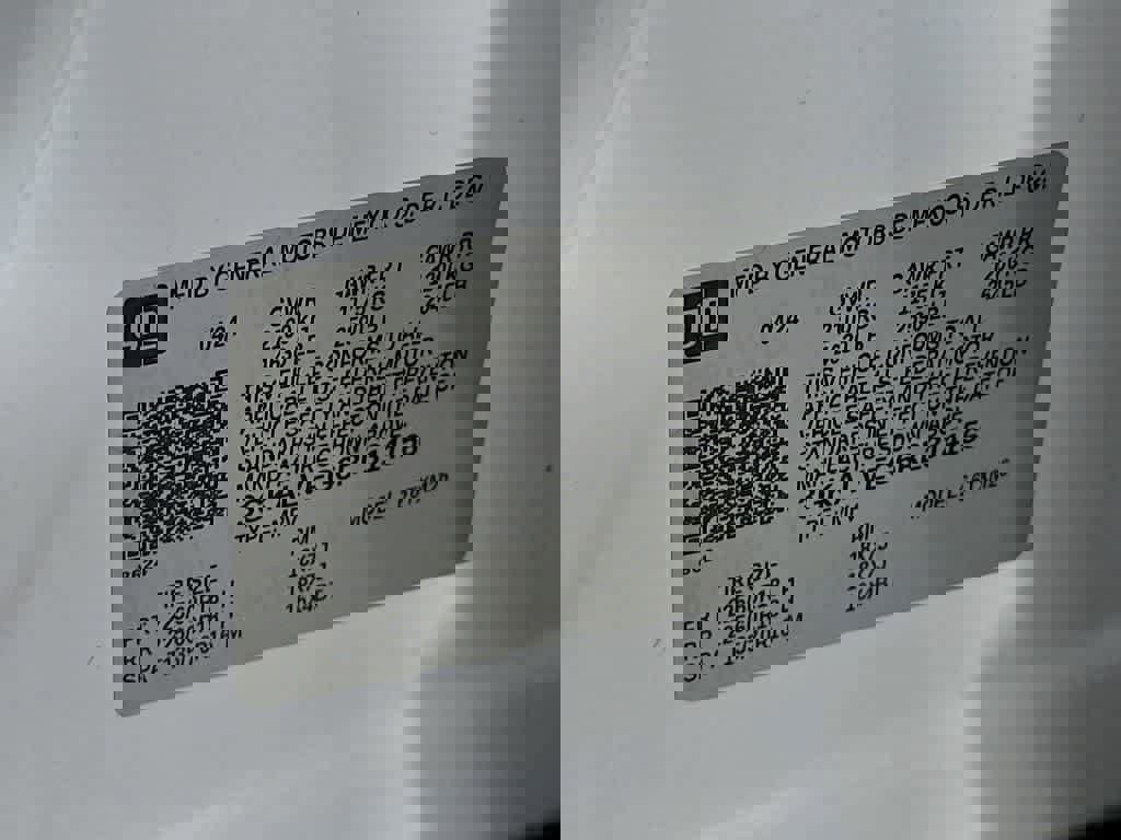 Used 2024 GMC Terrain SLT image 23