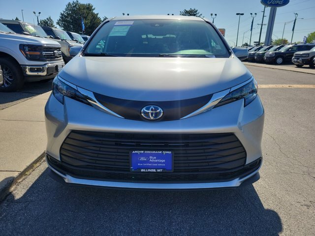 Used 2025 Toyota Sienna LE AWD/4WD image 7