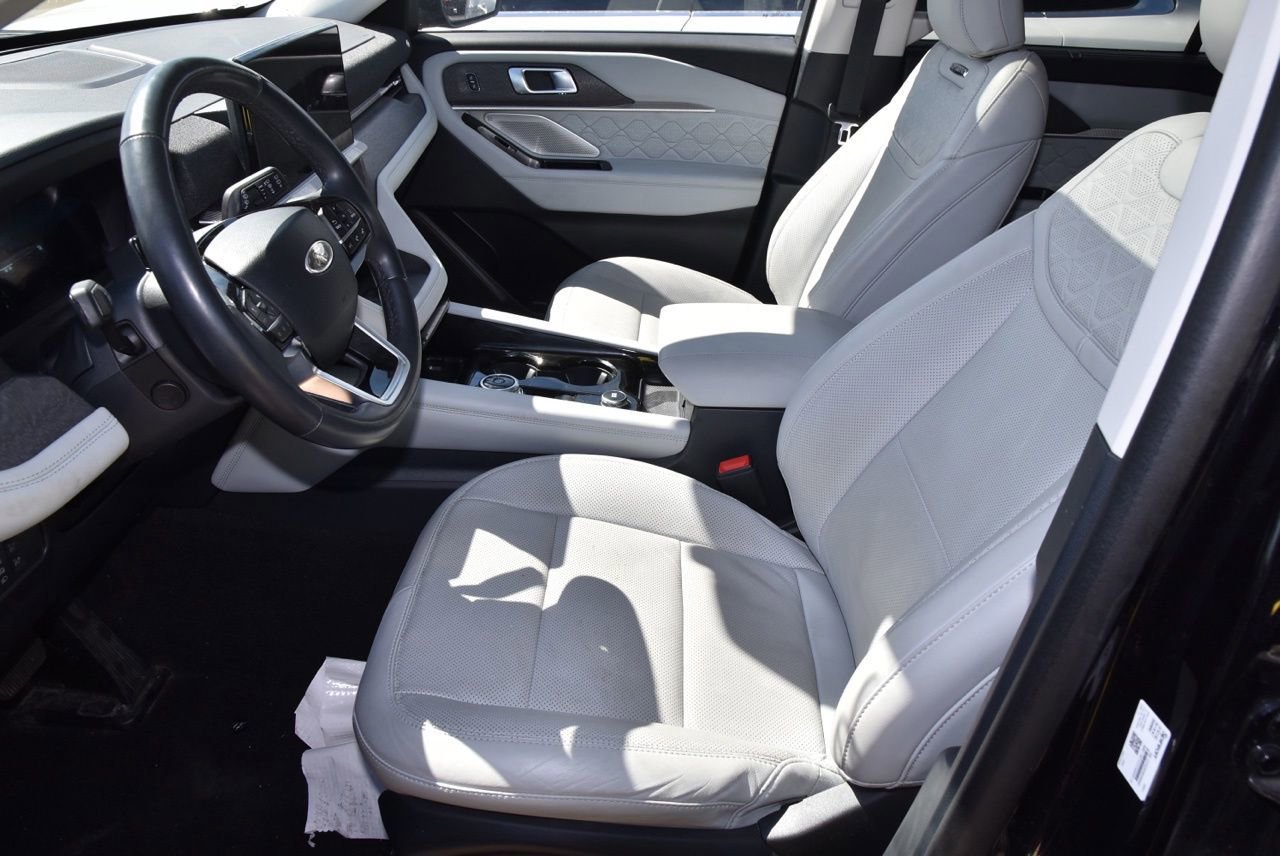 Certified 2025 Ford Explorer Platinum w/ Ultimate Package image 9