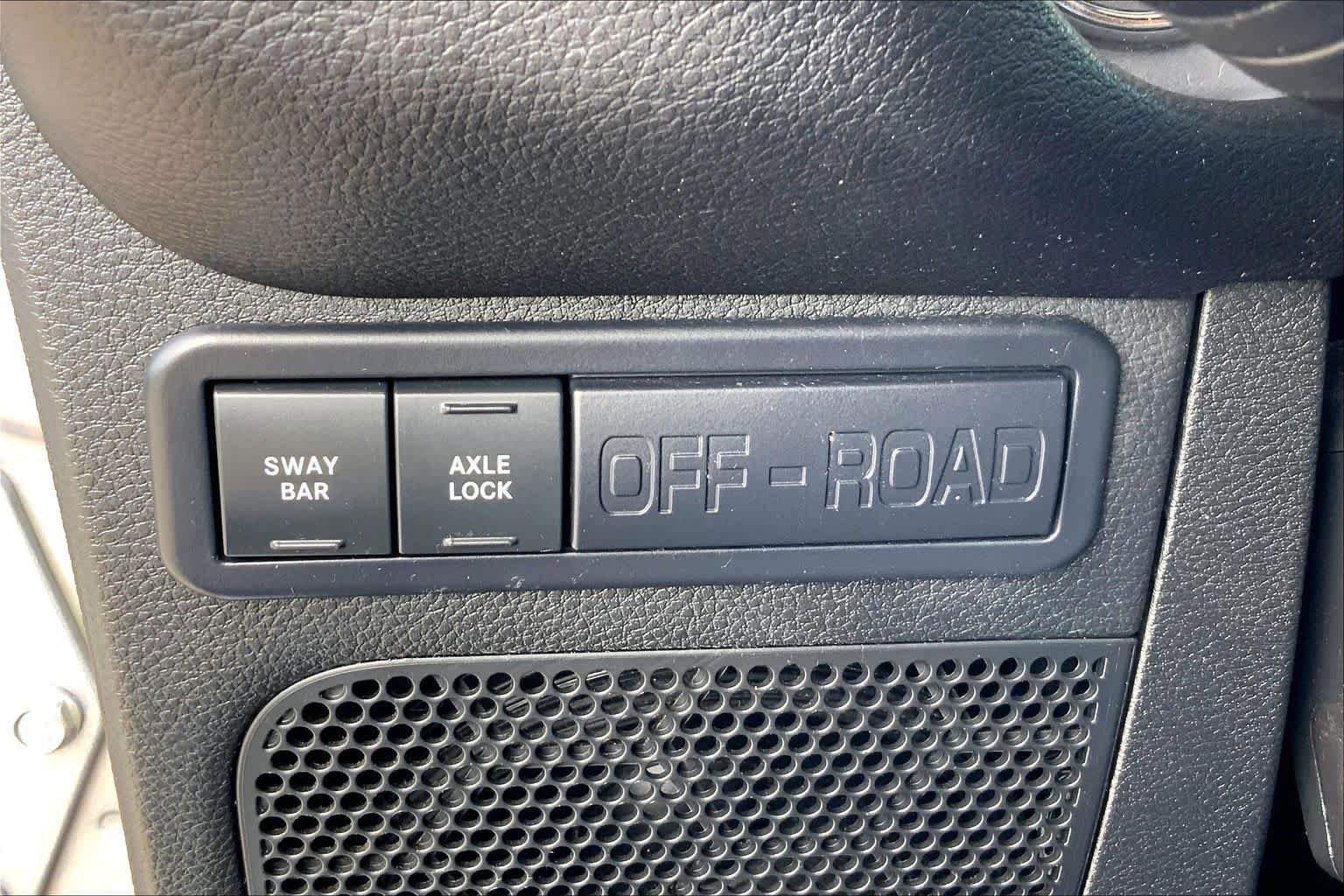 Used 2018 Jeep Wrangler Unlimited Rubicon w/ Connectivity Group AWD/4WD image 31