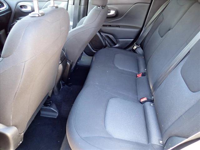 Used 2023 Jeep Renegade Latitude AWD/4WD image 9