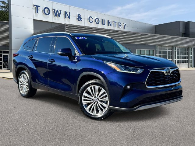 Used 2023 Toyota Highlander Platinum FWD image 1