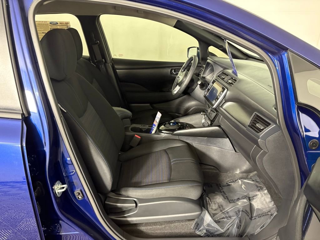 Used 2025 Nissan Leaf SV Plus image 35