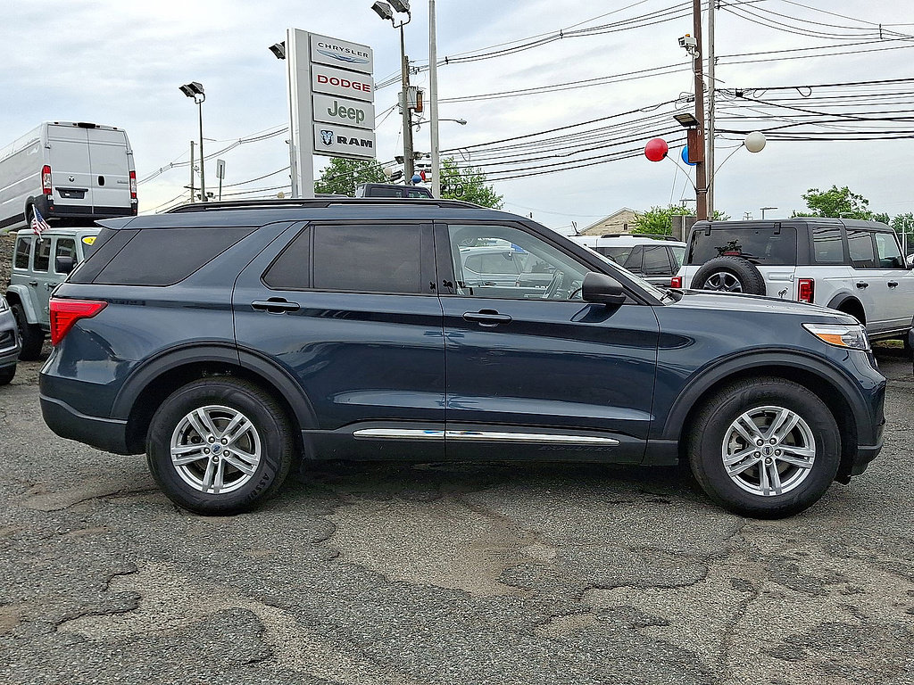 Certified 2023 Ford Explorer XLT w/ Equipment Group 202A AWD/4WD image 9
