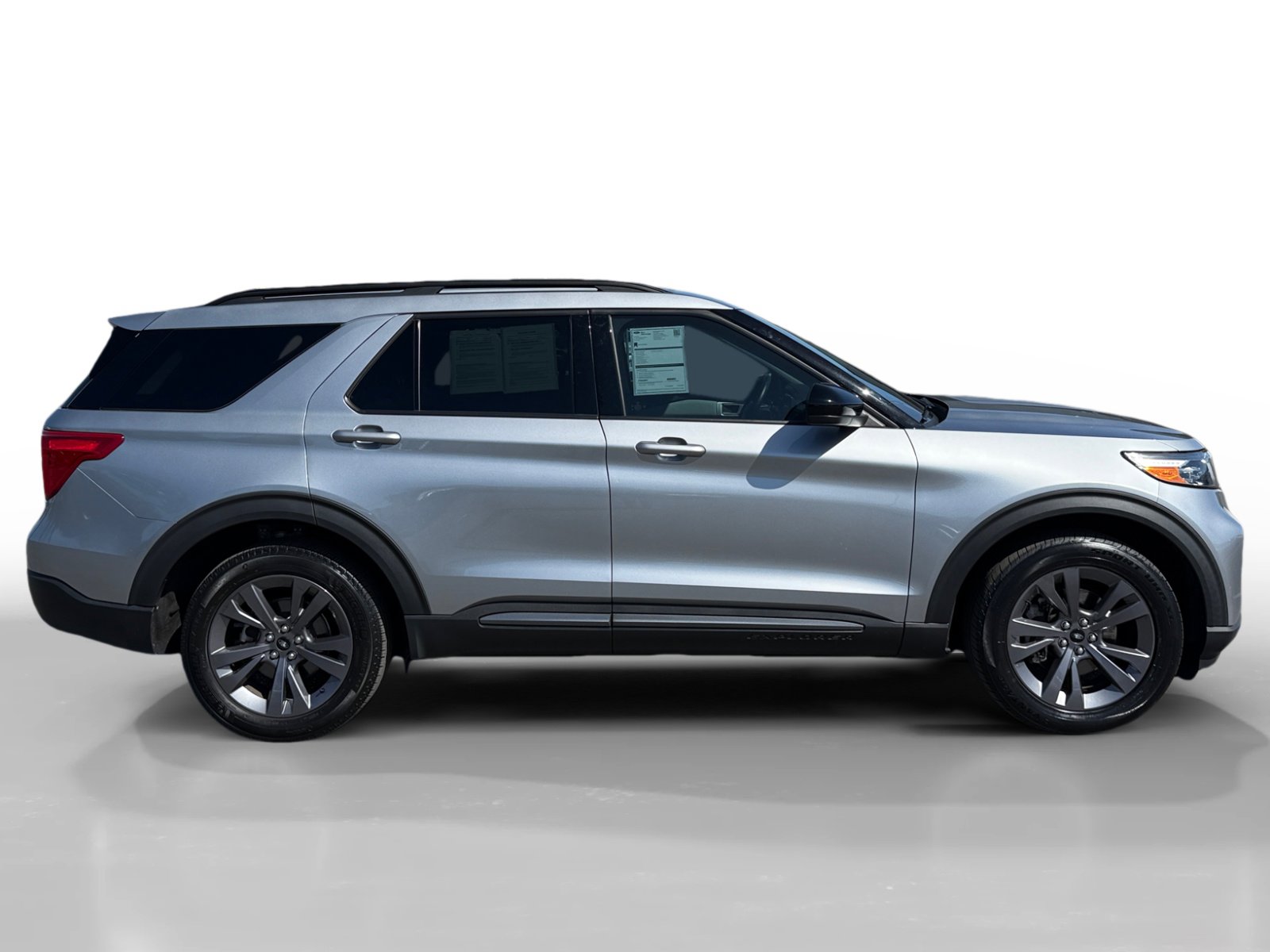 Certified 2023 Ford Explorer XLT w/ Equipment Group 202A AWD/4WD image 6
