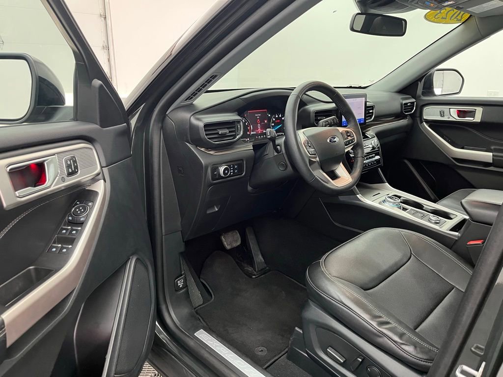Certified 2023 Ford Explorer Limited w/ Equipment Group 301A image 18