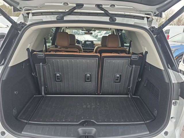 Used 2025 Nissan Pathfinder Platinum image 13