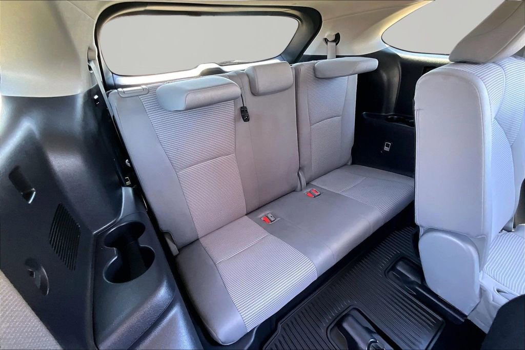 Used 2023 Toyota Highlander LE image 28