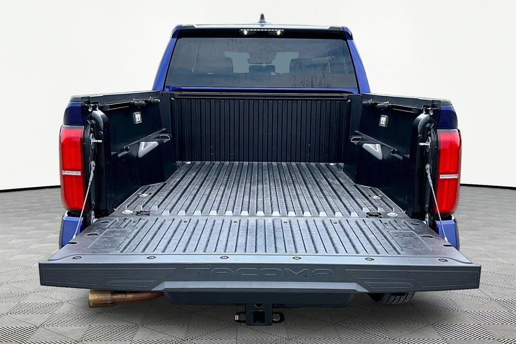 Used 2025 Toyota Tacoma SR5 AWD/4WD image 18