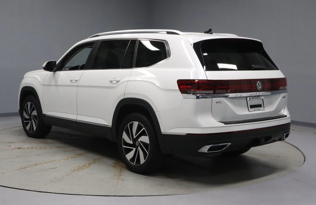 Used 2024 Volkswagen Atlas SEL AWD/4WD image 3