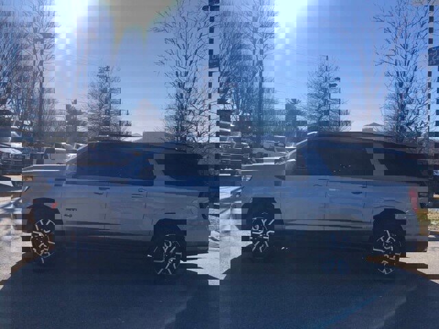 Used 2024 GMC Yukon XL AT4 w/ AT4 Premium Package image 2