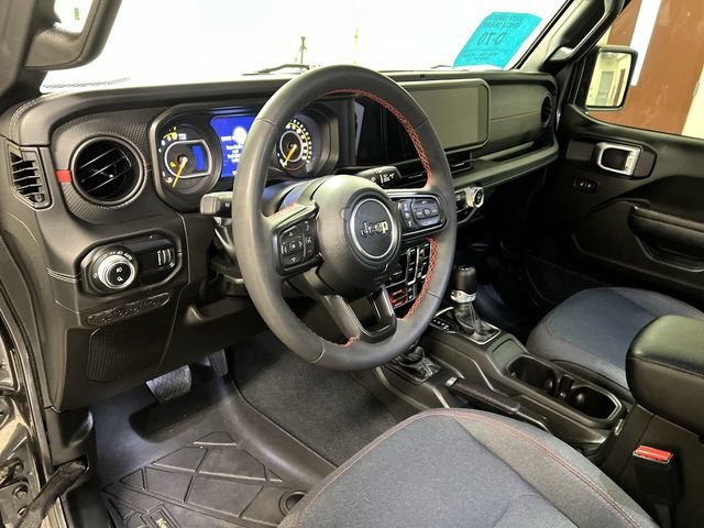 Used 2024 Jeep Gladiator Rubicon w/ Technology Group AWD/4WD image 12