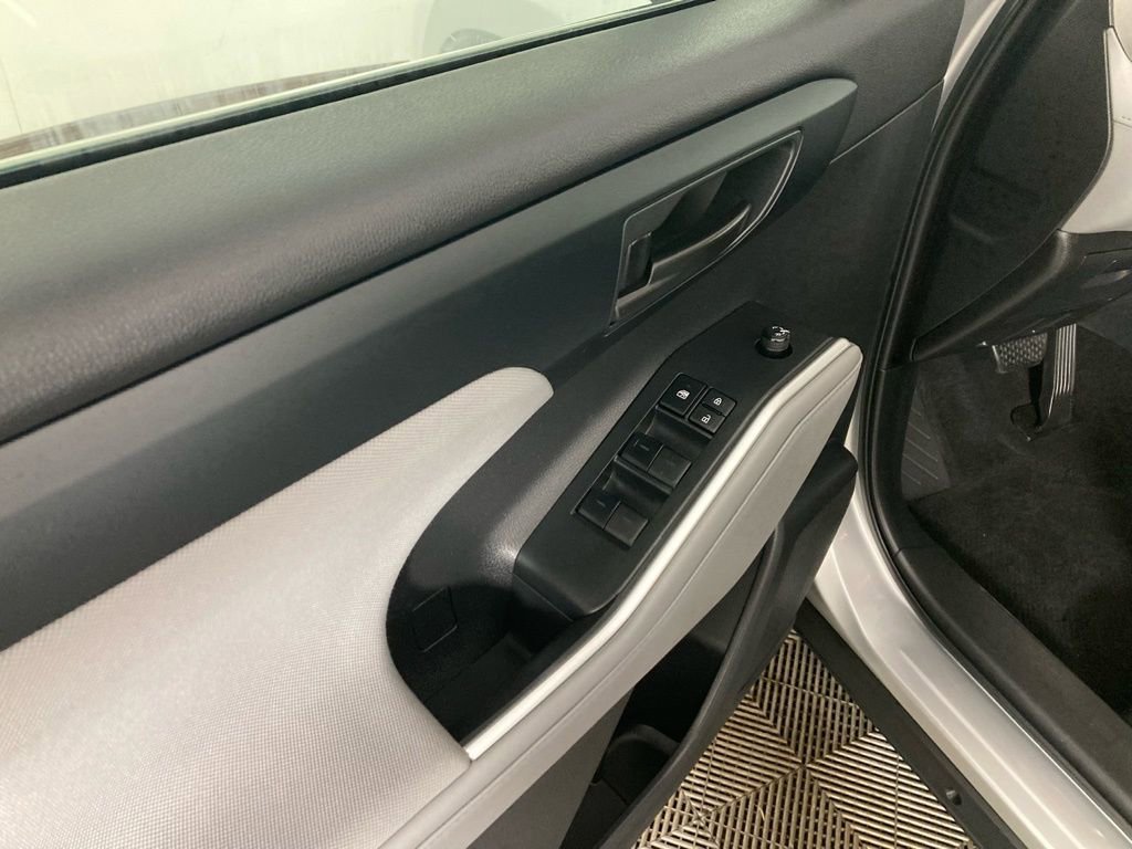 Used 2022 Toyota Highlander LE image 12