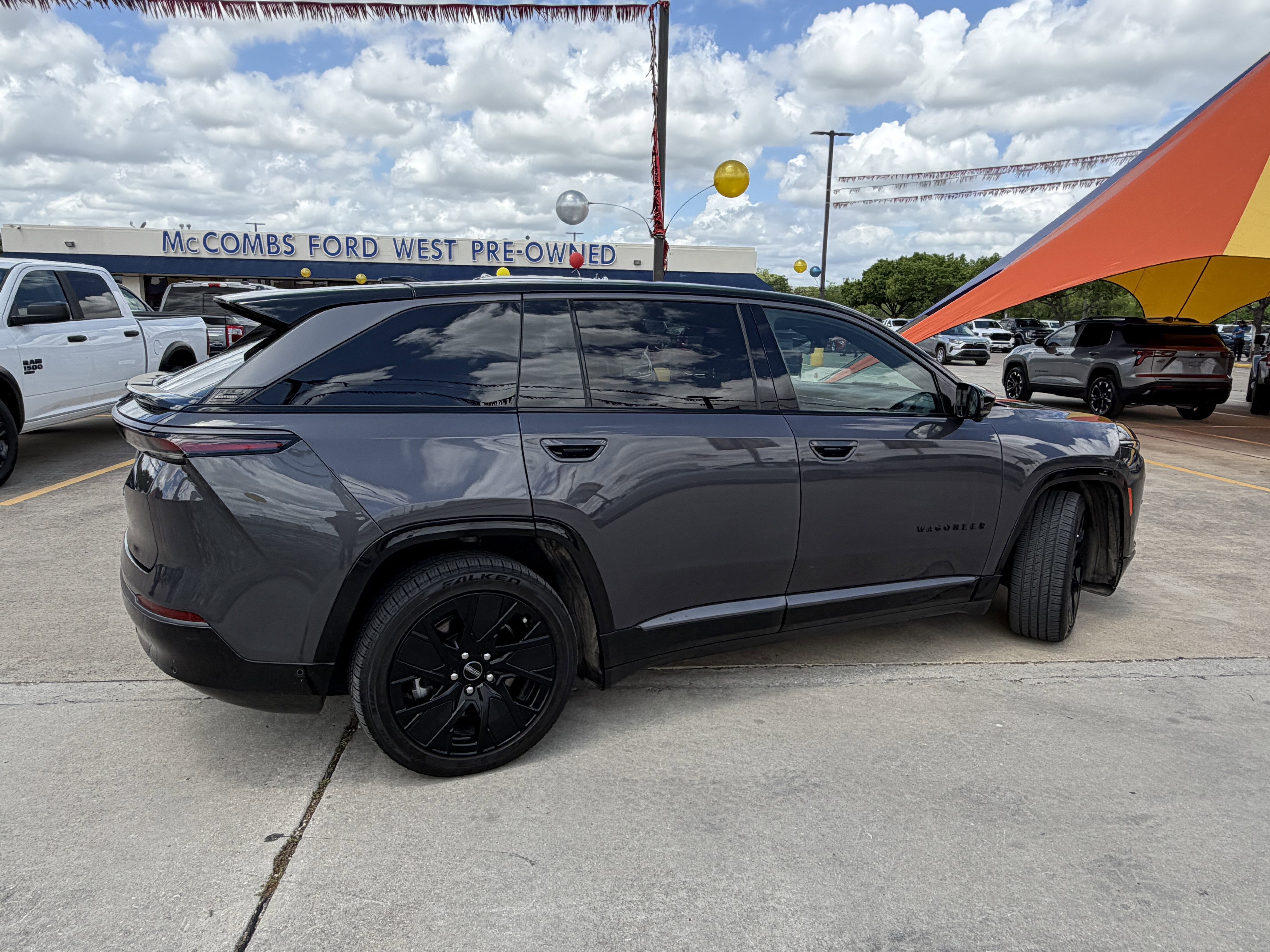 Used 2024 Jeep Wagoneer Launch Edition image 3