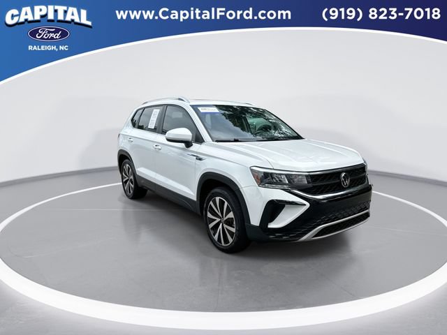 Used 2023 Volkswagen Taos SE w/ Panoramic Sunroof Package AWD/4WD image 2