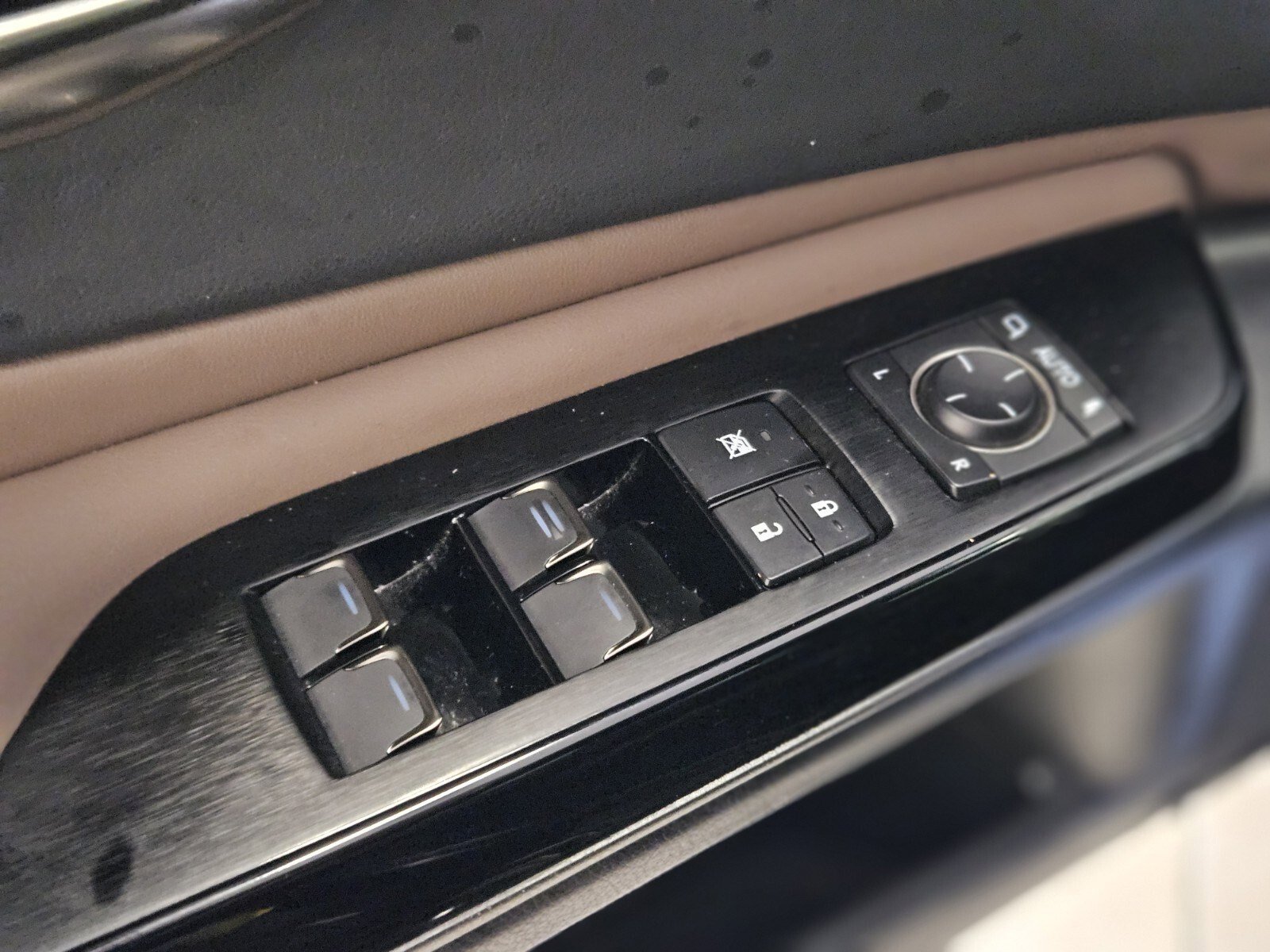 Used 2025 Lexus ES 350 Ultra Luxury image 16