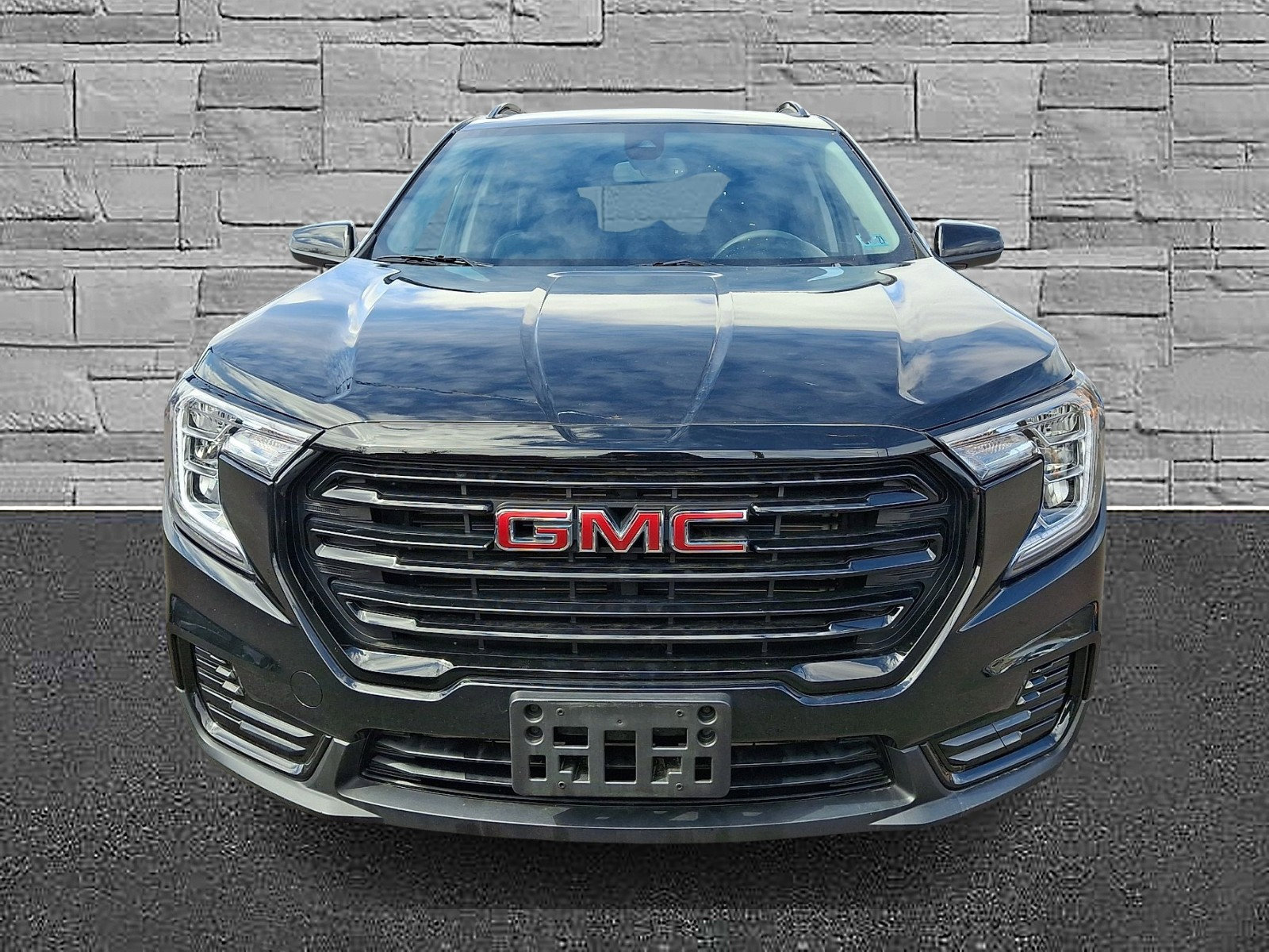 Used 2023 GMC Terrain SLE w/ Driver Convenience Package image 3