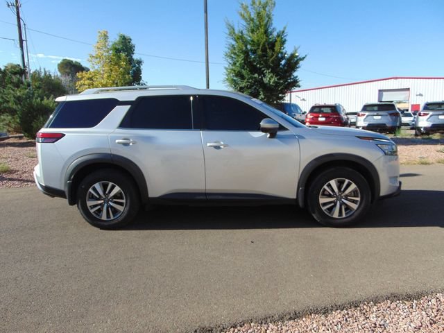 Used 2022 Nissan Pathfinder SL w/ SL Black Package AWD/4WD image 7