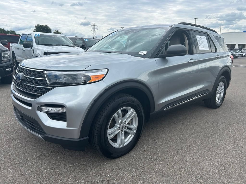Certified 2024 Ford Explorer XLT w/ Equipment Group 202A AWD/4WD image 4