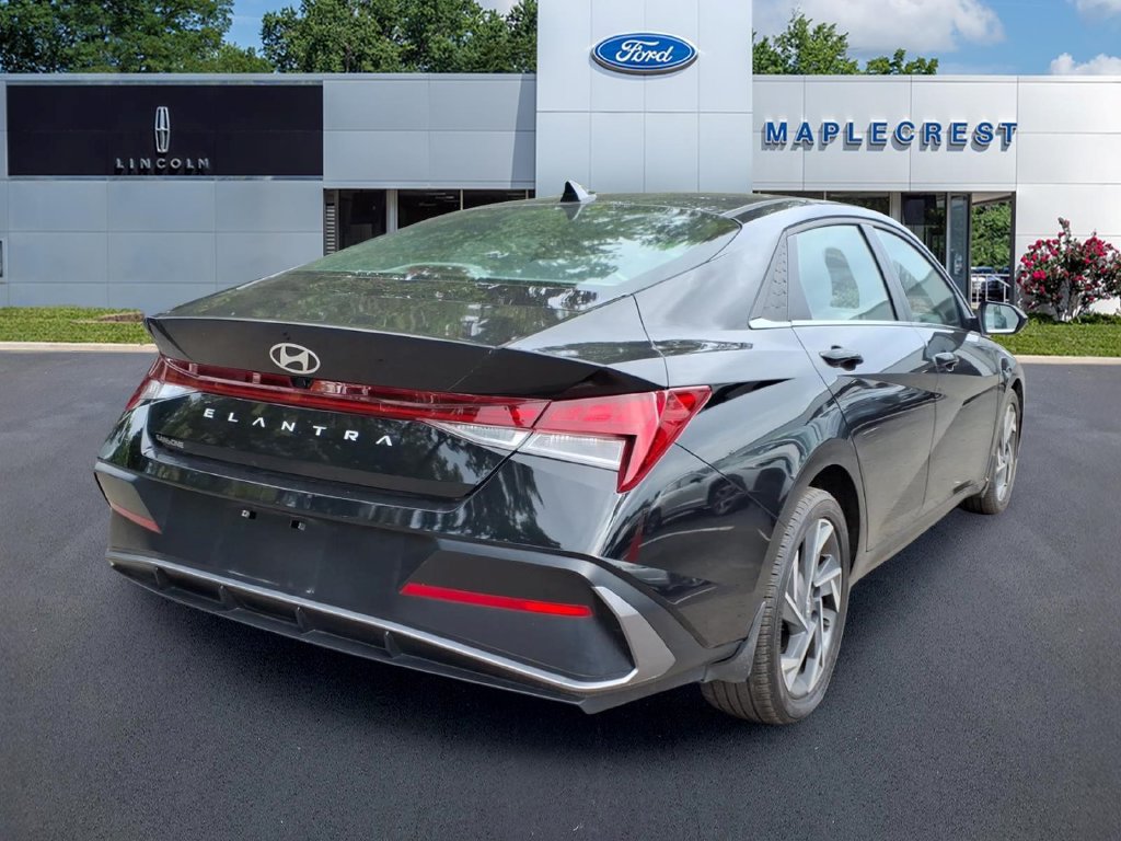 Used 2024 Hyundai Elantra SEL w/ Convenience Package FWD image 4