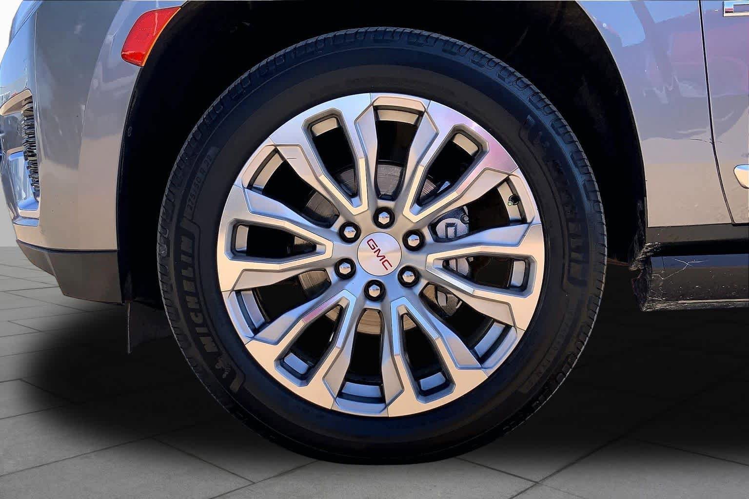 Used 2022 GMC Yukon XL Denali AWD/4WD image 11