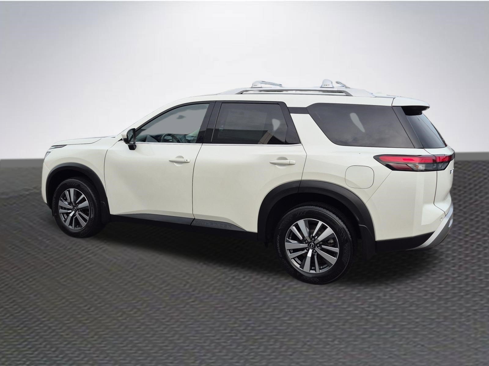 Used 2024 Nissan Pathfinder SL AWD/4WD image 5