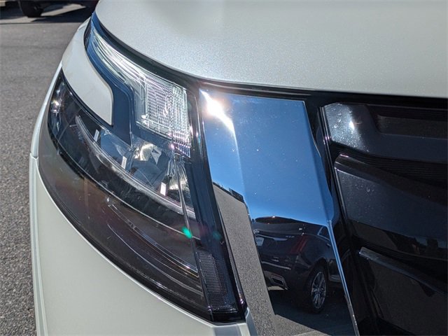 Used 2024 Nissan Pathfinder SV w/ SV Premium Package image 10